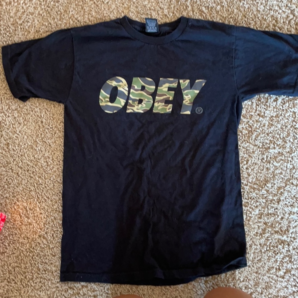 Obey logo t